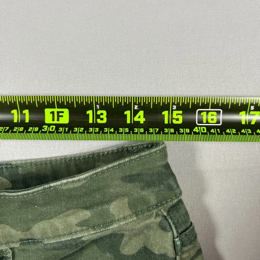 Universal Thread Shorts Womens 8X29 Multicolor Camouflage Midi High Rise Raw Hem